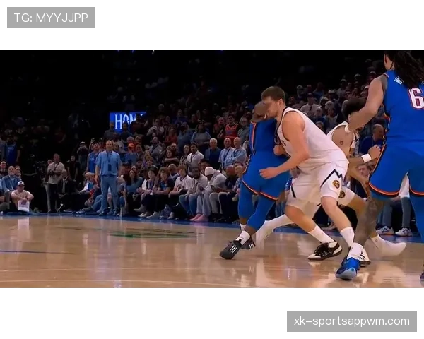 戴维斯挡拆制造错位，面对约基奇篮下效率回升