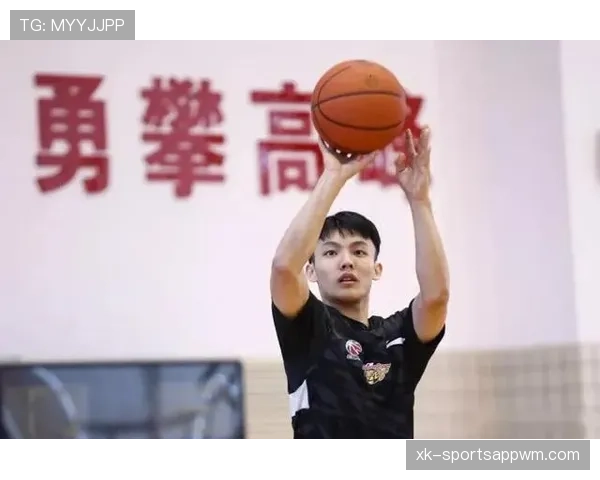 赵睿训练完直接打车去吃人均两千的日料，这自律和放纵切换得也太丝滑了